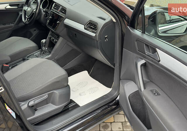 Чорний Фольксваген Тігуан, об'ємом двигуна 1.98 л та пробігом 258 тис. км за 23300 $, фото 35 на Automoto.ua