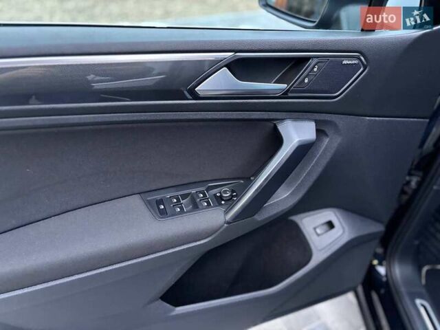 Чорний Фольксваген Тігуан, об'ємом двигуна 1.98 л та пробігом 235 тис. км за 21799 $, фото 9 на Automoto.ua