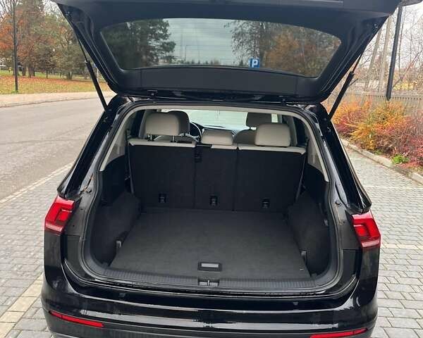 Черный Фольксваген Тигуан, объемом двигателя 1.98 л и пробегом 160 тыс. км за 18000 $, фото 2 на Automoto.ua