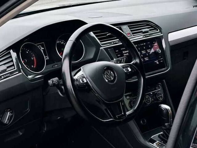 Чорний Фольксваген Тігуан, об'ємом двигуна 2 л та пробігом 150 тис. км за 23000 $, фото 4 на Automoto.ua