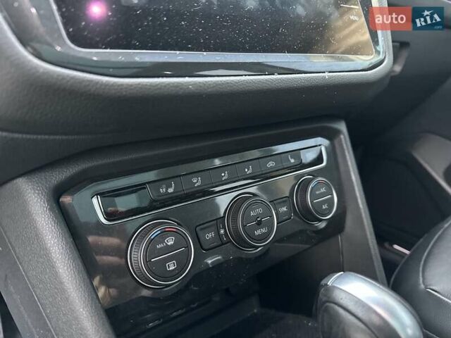 Черный Фольксваген Тигуан, объемом двигателя 2 л и пробегом 94 тыс. км за 17260 $, фото 23 на Automoto.ua