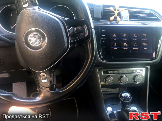 Черный Фольксваген Тигуан, объемом двигателя 2 л и пробегом 258 тыс. км за 21000 $, фото 5 на Automoto.ua