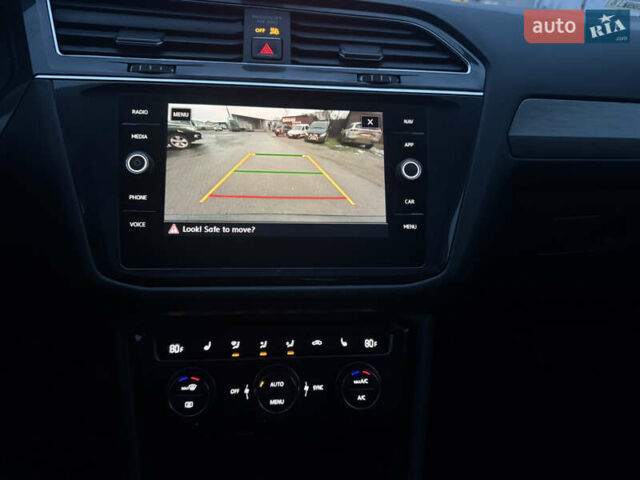 Чорний Фольксваген Тігуан, об'ємом двигуна 2 л та пробігом 162 тис. км за 18750 $, фото 16 на Automoto.ua