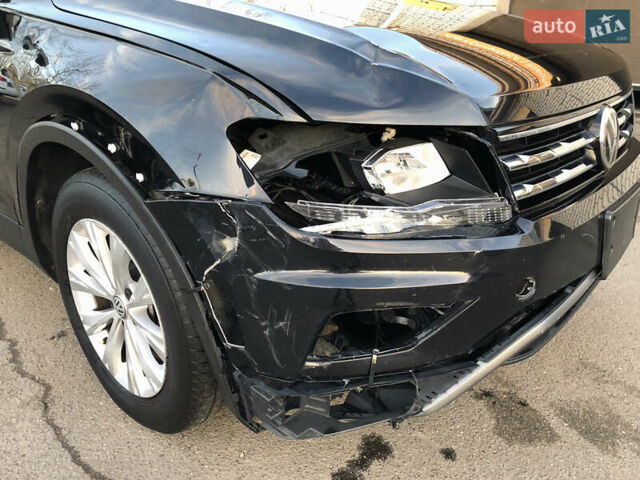 Черный Фольксваген Тигуан, объемом двигателя 2 л и пробегом 188 тыс. км за 12890 $, фото 12 на Automoto.ua
