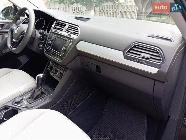 Черный Фольксваген Тигуан, объемом двигателя 2 л и пробегом 149 тыс. км за 16800 $, фото 39 на Automoto.ua