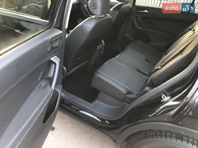 Черный Фольксваген Тигуан, объемом двигателя 2 л и пробегом 188 тыс. км за 12890 $, фото 63 на Automoto.ua