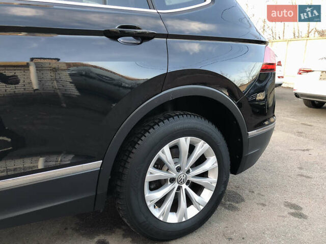 Черный Фольксваген Тигуан, объемом двигателя 2 л и пробегом 188 тыс. км за 12890 $, фото 42 на Automoto.ua