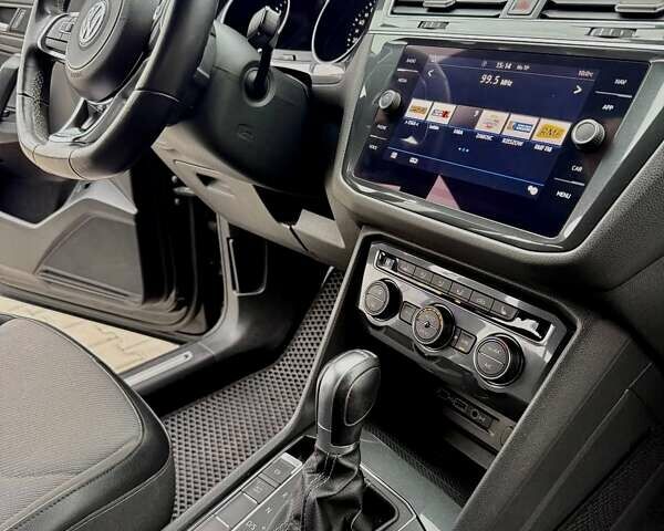 Черный Фольксваген Тигуан, объемом двигателя 1.98 л и пробегом 149 тыс. км за 29900 $, фото 4 на Automoto.ua