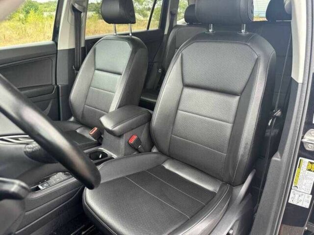 Чорний Фольксваген Тігуан, об'ємом двигуна 2 л та пробігом 71 тис. км за 7000 $, фото 7 на Automoto.ua