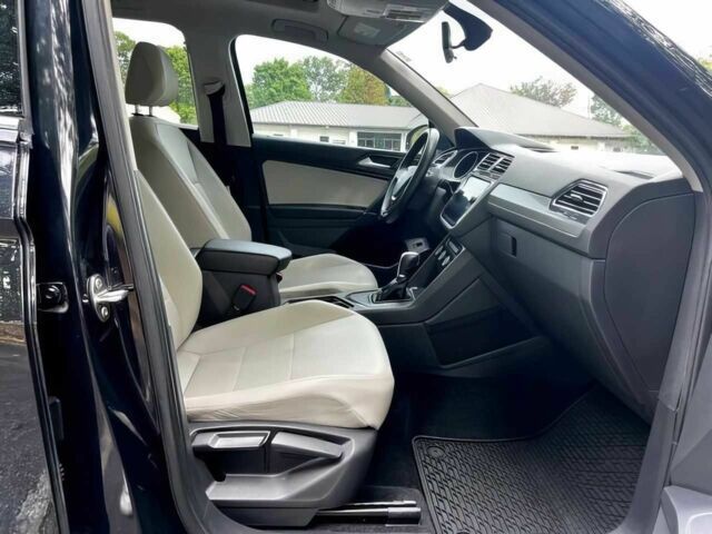 Чорний Фольксваген Тігуан, об'ємом двигуна 2 л та пробігом 37 тис. км за 4000 $, фото 8 на Automoto.ua