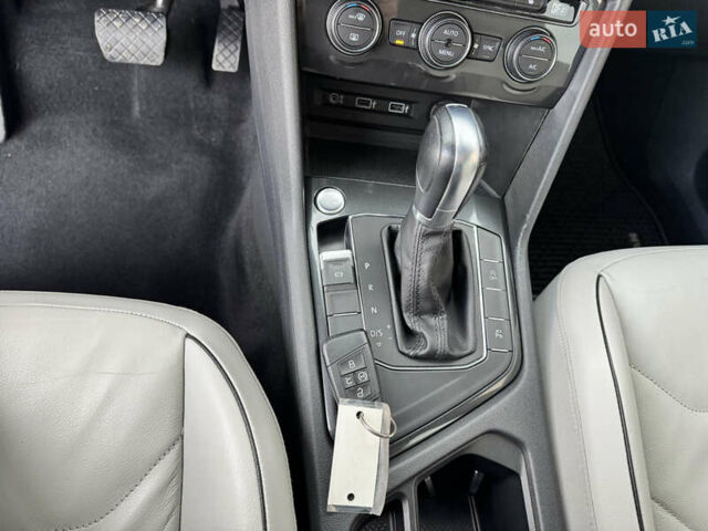 Черный Фольксваген Тигуан, объемом двигателя 1.98 л и пробегом 104 тыс. км за 19990 $, фото 28 на Automoto.ua