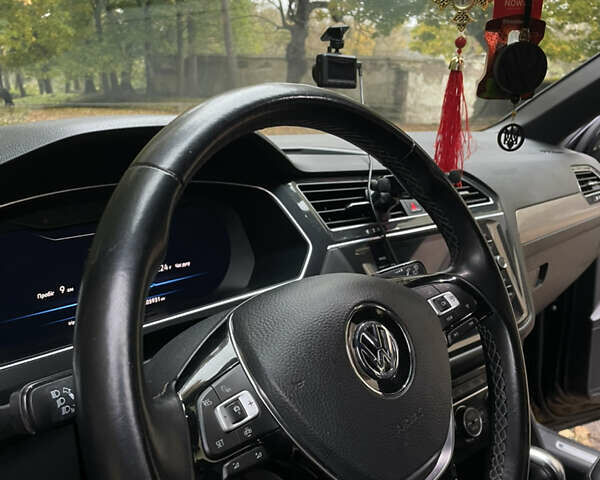 Чорний Фольксваген Тігуан, об'ємом двигуна 1.98 л та пробігом 105 тис. км за 20500 $, фото 16 на Automoto.ua