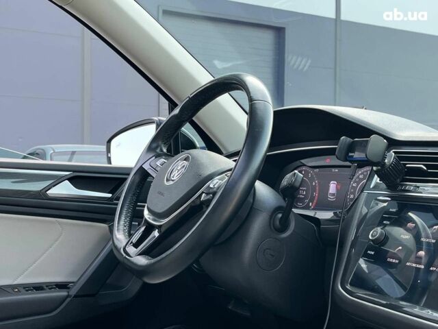 Черный Фольксваген Тигуан, объемом двигателя 2 л и пробегом 161 тыс. км за 25690 $, фото 44 на Automoto.ua