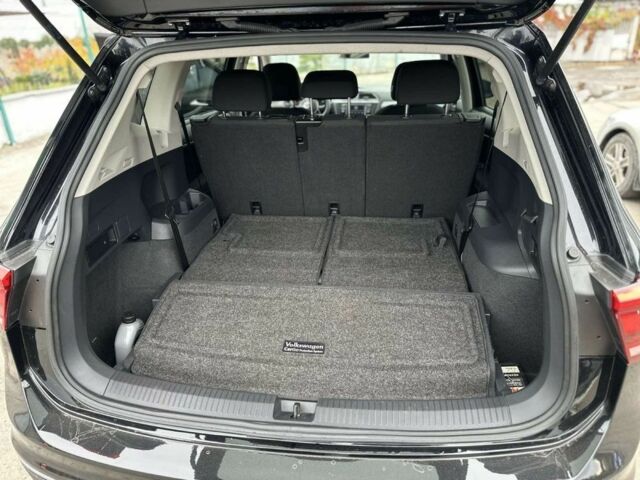 Чорний Фольксваген Тігуан, об'ємом двигуна 2 л та пробігом 139 тис. км за 16900 $, фото 6 на Automoto.ua