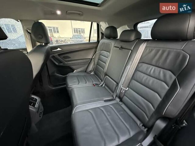 Черный Фольксваген Тигуан, объемом двигателя 2 л и пробегом 94 тыс. км за 17260 $, фото 25 на Automoto.ua