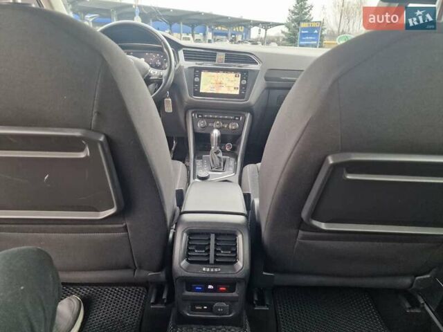 Черный Фольксваген Тигуан, объемом двигателя 1.98 л и пробегом 243 тыс. км за 23310 $, фото 11 на Automoto.ua