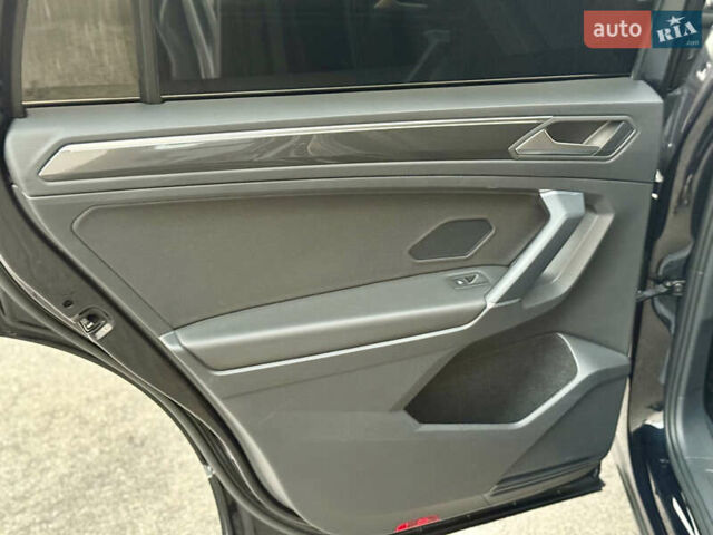 Черный Фольксваген Тигуан, объемом двигателя 1.97 л и пробегом 204 тыс. км за 26990 $, фото 25 на Automoto.ua