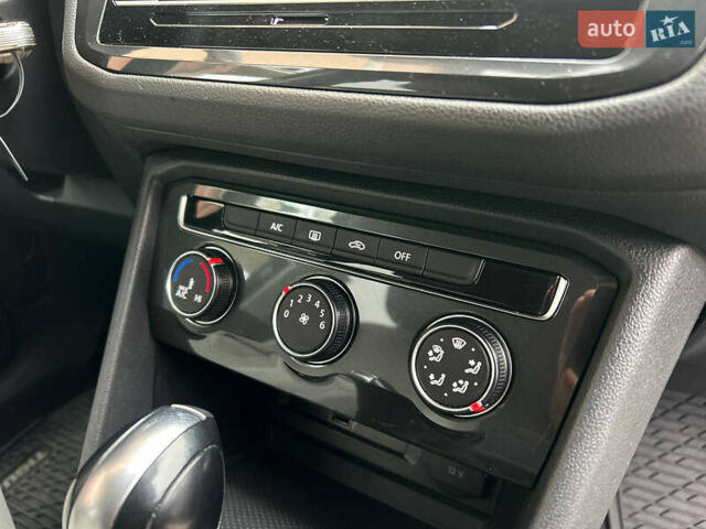 Черный Фольксваген Тигуан, объемом двигателя 2 л и пробегом 105 тыс. км за 16350 $, фото 24 на Automoto.ua