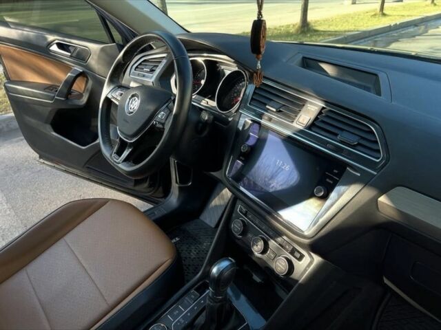 Чорний Фольксваген Тігуан, об'ємом двигуна 2 л та пробігом 123 тис. км за 18400 $, фото 11 на Automoto.ua