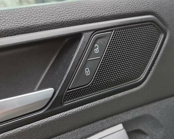 Черный Фольксваген Тигуан, объемом двигателя 1.98 л и пробегом 198 тыс. км за 21950 $, фото 48 на Automoto.ua