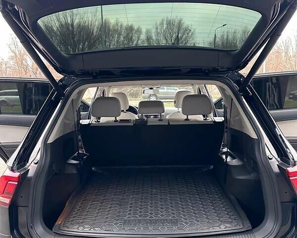 Черный Фольксваген Тигуан, объемом двигателя 1.98 л и пробегом 80 тыс. км за 25000 $, фото 56 на Automoto.ua