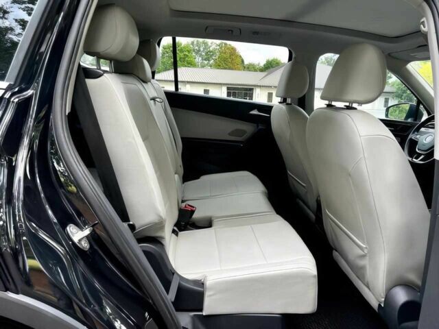 Чорний Фольксваген Тігуан, об'ємом двигуна 2 л та пробігом 37 тис. км за 4000 $, фото 16 на Automoto.ua