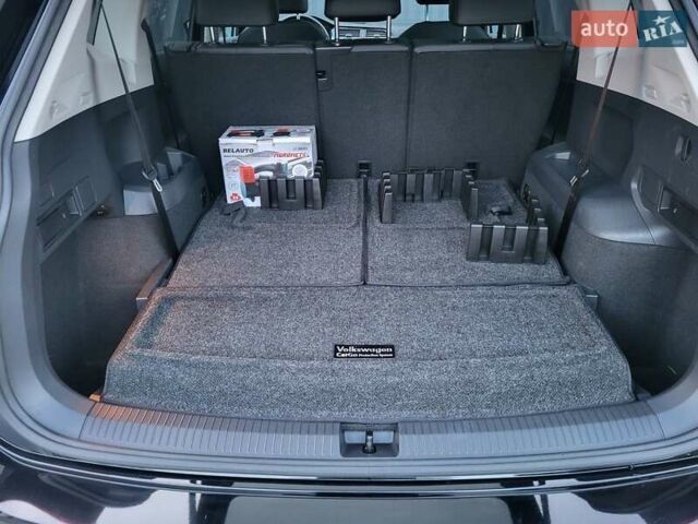 Чорний Фольксваген Тігуан, об'ємом двигуна 2 л та пробігом 101 тис. км за 21000 $, фото 26 на Automoto.ua