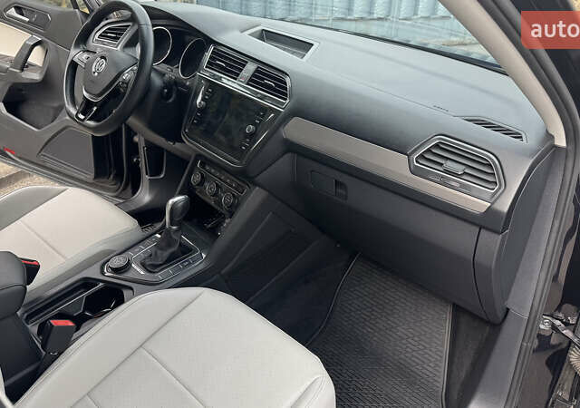 Чорний Фольксваген Тігуан, об'ємом двигуна 1.98 л та пробігом 62 тис. км за 17950 $, фото 25 на Automoto.ua