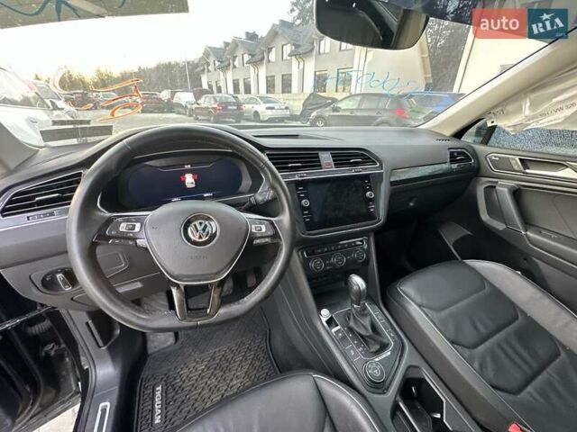 Черный Фольксваген Тигуан, объемом двигателя 2 л и пробегом 94 тыс. км за 17260 $, фото 17 на Automoto.ua