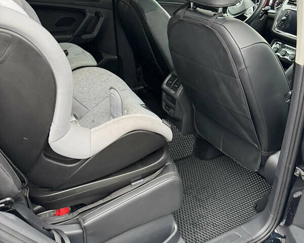 Черный Фольксваген Тигуан, объемом двигателя 2 л и пробегом 92 тыс. км за 21900 $, фото 15 на Automoto.ua