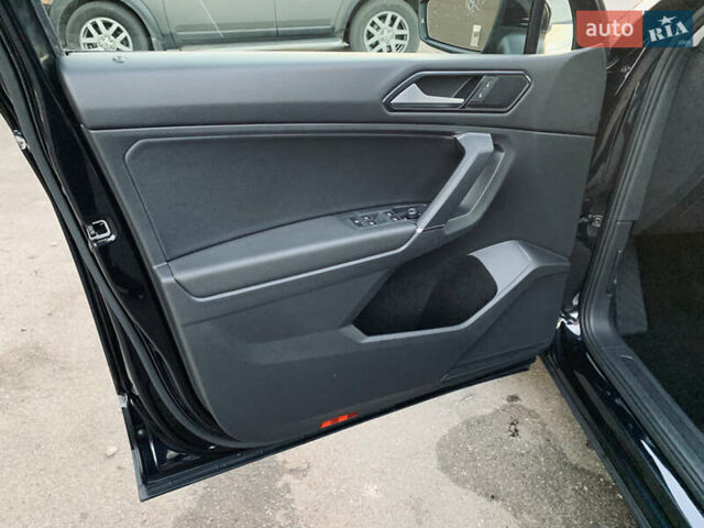 Черный Фольксваген Тигуан, объемом двигателя 2 л и пробегом 188 тыс. км за 12890 $, фото 62 на Automoto.ua