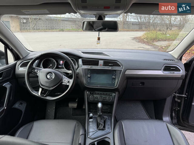 Черный Фольксваген Тигуан, объемом двигателя 2 л и пробегом 183 тыс. км за 19700 $, фото 7 на Automoto.ua