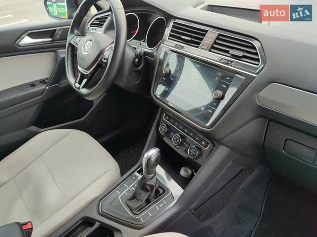 Черный Фольксваген Тигуан, объемом двигателя 1.98 л и пробегом 141 тыс. км за 16900 $, фото 66 на Automoto.ua
