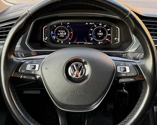 Чорний Фольксваген Тігуан, об'ємом двигуна 1.97 л та пробігом 243 тис. км за 23200 $, фото 10 на Automoto.ua