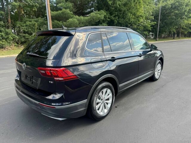 Чорний Фольксваген Тігуан, об'ємом двигуна 2 л та пробігом 45 тис. км за 13200 $, фото 3 на Automoto.ua