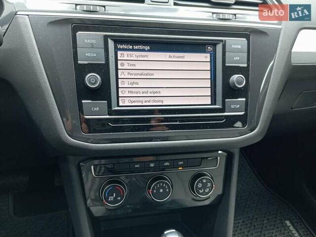 Черный Фольксваген Тигуан, объемом двигателя 2 л и пробегом 149 тыс. км за 16800 $, фото 38 на Automoto.ua