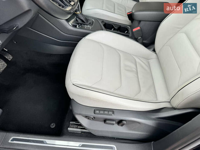 Черный Фольксваген Тигуан, объемом двигателя 1.98 л и пробегом 104 тыс. км за 19990 $, фото 22 на Automoto.ua