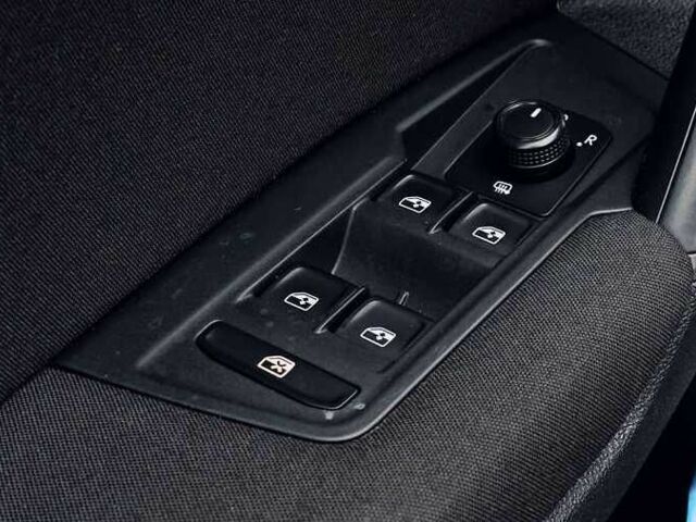 Чорний Фольксваген Тігуан, об'ємом двигуна 2 л та пробігом 150 тис. км за 23000 $, фото 3 на Automoto.ua