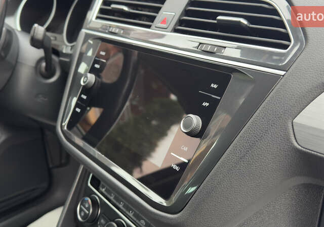 Чорний Фольксваген Тігуан, об'ємом двигуна 1.98 л та пробігом 258 тис. км за 23300 $, фото 39 на Automoto.ua