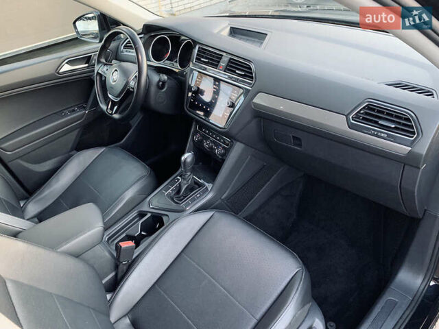 Черный Фольксваген Тигуан, объемом двигателя 2 л и пробегом 188 тыс. км за 12890 $, фото 71 на Automoto.ua