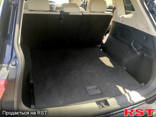 Черный Фольксваген Тигуан, объемом двигателя 2 л и пробегом 165 тыс. км за 16500 $, фото 10 на Automoto.ua