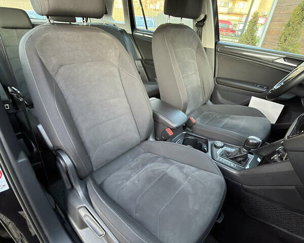 Чорний Фольксваген Тігуан, об'ємом двигуна 1.97 л та пробігом 243 тис. км за 23200 $, фото 6 на Automoto.ua