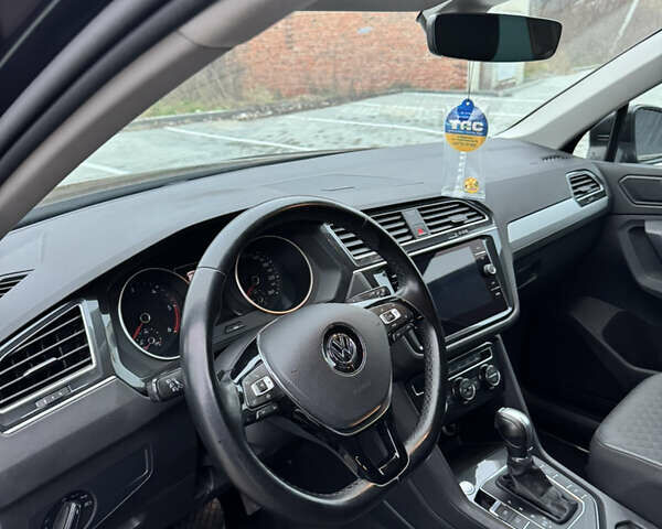 Черный Фольксваген Тигуан, объемом двигателя 2 л и пробегом 190 тыс. км за 23150 $, фото 19 на Automoto.ua