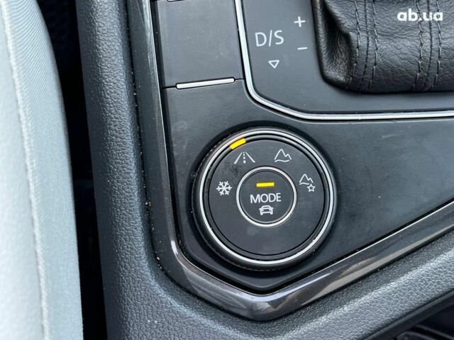 Черный Фольксваген Тигуан, объемом двигателя 2 л и пробегом 161 тыс. км за 25690 $, фото 28 на Automoto.ua