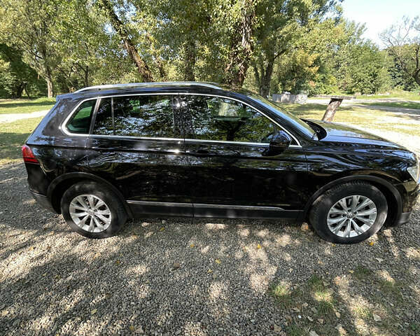 Чорний Фольксваген Тігуан, об'ємом двигуна 1.97 л та пробігом 244 тис. км за 21900 $, фото 2 на Automoto.ua