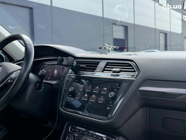 Черный Фольксваген Тигуан, объемом двигателя 2 л и пробегом 161 тыс. км за 25690 $, фото 43 на Automoto.ua