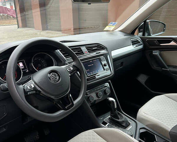 Черный Фольксваген Тигуан, объемом двигателя 2 л и пробегом 105 тыс. км за 16350 $, фото 16 на Automoto.ua