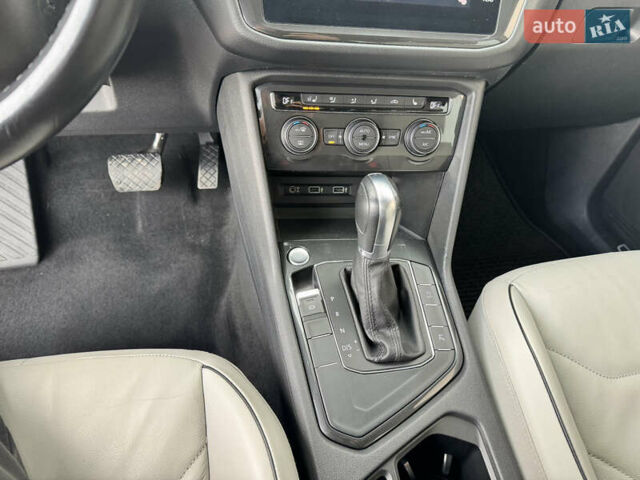 Черный Фольксваген Тигуан, объемом двигателя 1.98 л и пробегом 104 тыс. км за 19990 $, фото 26 на Automoto.ua