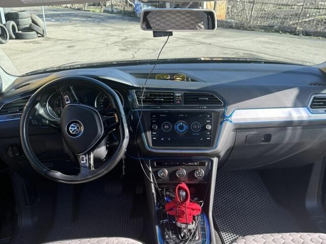 Черный Фольксваген Тигуан, объемом двигателя 2 л и пробегом 130 тыс. км за 21500 $, фото 5 на Automoto.ua