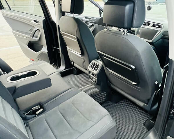 Черный Фольксваген Тигуан, объемом двигателя 1.97 л и пробегом 228 тыс. км за 26000 $, фото 12 на Automoto.ua